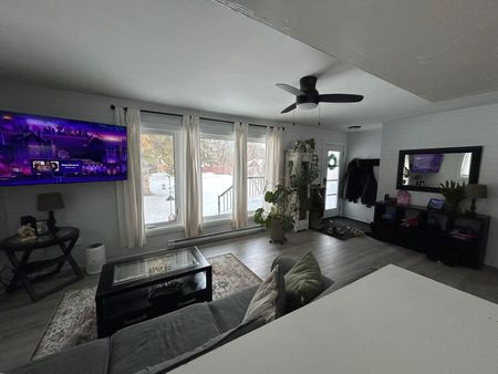 For Lease - 1982 Kate Avenue, Innisfil, Ontario - Photo 2