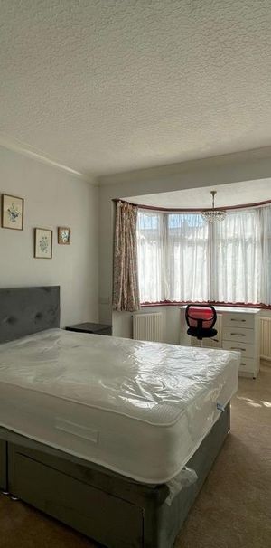 1 bedroom in a house share to rent - Photo 1