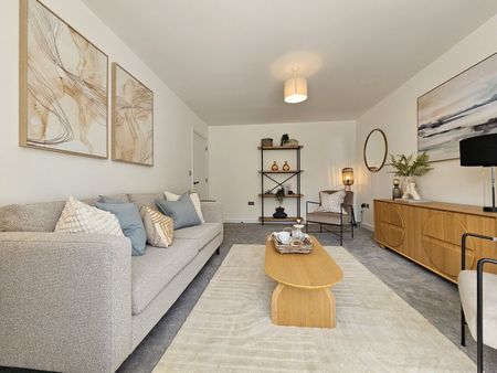 4 Bedroom Detached House To Rent - Photo 2
