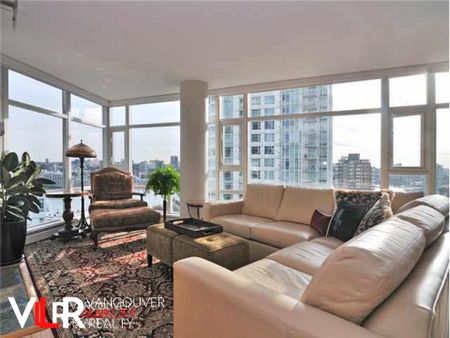 Condo in Downtown Vancouver, BC - Photo 2
