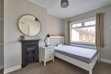 2 Downshire Place, Holywood, BT18 9LR - Photo 4