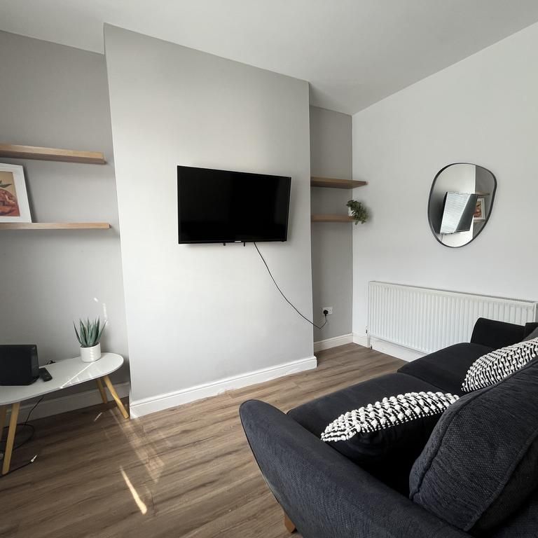 2 bedroom terraced house to rent - Photo 1