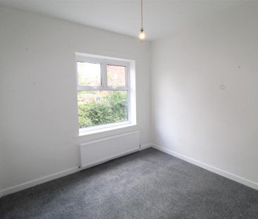 2 bedroom end of terrace house to rent - Photo 2