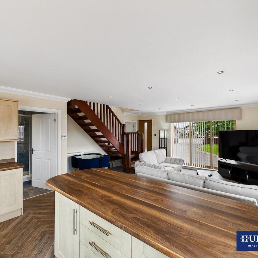 3 bedroom Bungalow To Let - Photo 1