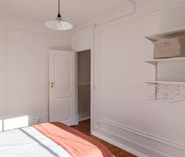Rooms for rent in 6-bedroom apartment in Lisboa - Photo 1