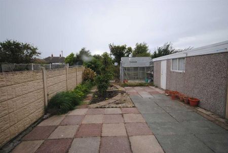 2 bedroom bungalow to rent - Photo 3