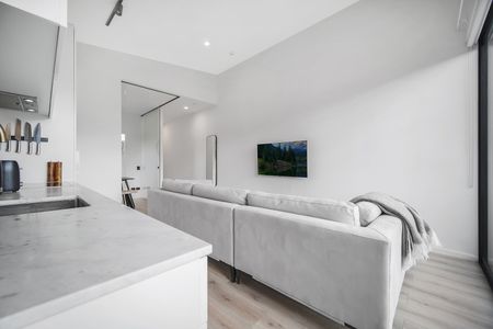 Step out to Victoria Park and the Viaduct. - Photo 5