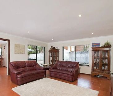 Family Home in Fantastic Location - Photo 2
