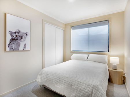 Stylish, Fully Furnished Townhouse - Photo 2