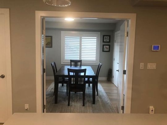 Amazing 3bed, 3bath Duplex located in the lower mission Hospital area. - Photo 1