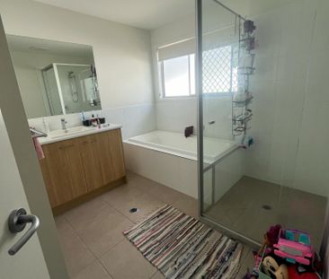 Glass House Mountains - Photo 4