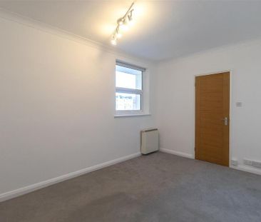 3 bedroom apartment to rent - Photo 2
