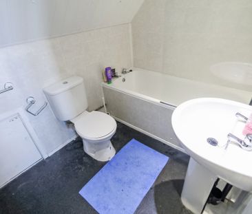 BILLS INCLUDED – Bainbrigge Road, Headingley, Leeds, LS6 - Photo 6