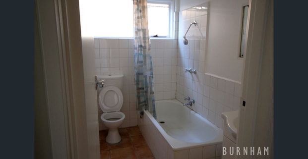 Spacious One-Bedroom Apartment in Prime Footscray Location - Photo 1