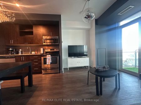 Vu Condos and Lofts - Photo 4