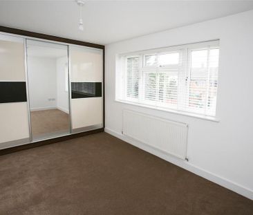3 bedroom end of terrace house to rent - Photo 4