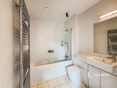 2 bedroom flat to rent - Photo 2