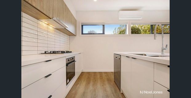 STYLISH, STUNNING & SPACIOUS - Photo 1