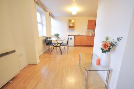 2 bedroom flat to rent - Photo 2