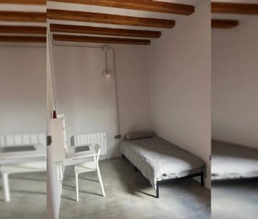 Room in a shared 1-bedroom apartment for rent in El Poblenou. - Photo 1