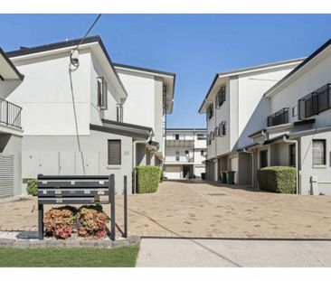 Townhouse - 3 Storey 3 Bedrooms 3 Bathrooms - Photo 2