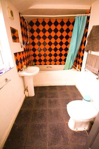 1 bedroom in a house share to rent - Photo 5