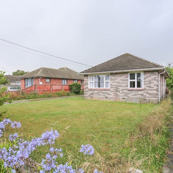 STUDENT ACCOMMODATION – THREE BEDROOM HOUSE + STUDY - Photo 1