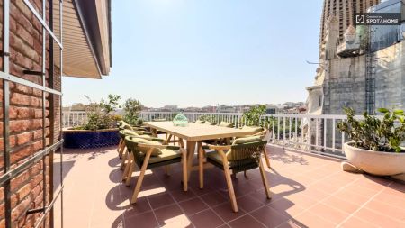 Room in shared apartment in Barcelona - Photo 2