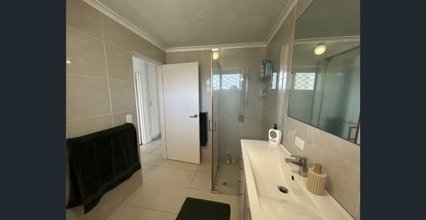 TOP FLOOR UNIT IN PRIME LOCATION - Photo 1