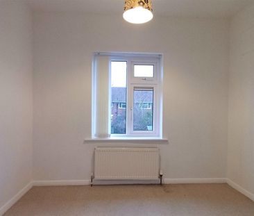 Lonsdale Avenue, Doncaster - Photo 5