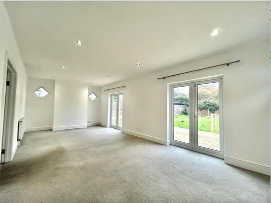 2 bedroom detached bungalow to rent - Photo 1