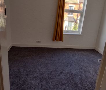 3 Bed Terraced House, Cope Street, NG7 - Photo 2