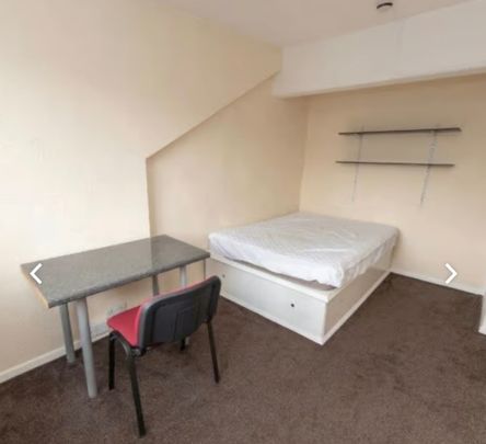 5 Bed - 32 Delph Mount, Hyde Park, Leeds - LS6 2HS - Student - Photo 1