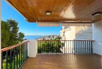 Elegante apartamento con terraza, piscina, vistas al mar, parking, 3 dormitorios. San Agustin, Palma.