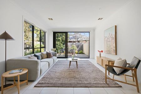 Stunning Setting for Relaxed Family Living - Photo 4