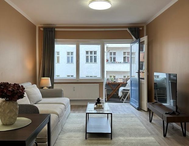 2 Zimmer Wohnung auf der Sonnenallee / Schufa & Jobcenter möglich - Photo 1