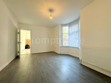 5 bedroom semi-detached house to rent - Photo 2