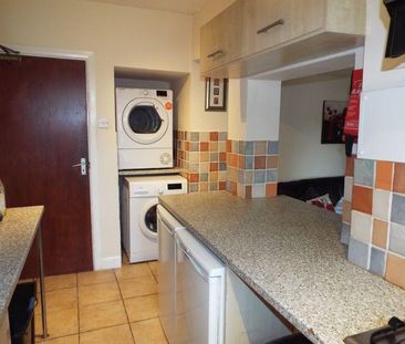 5 bedroom semi-detached house to rent - Photo 2