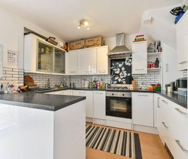 3 bedroom end of terrace house to rent - Photo 1