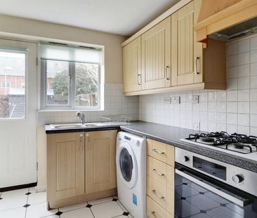 1 bedroom in a house share to rent - Photo 5