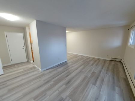 Units Available in Mature Area of Downtown! One Month Free Rent!! - Photo 2