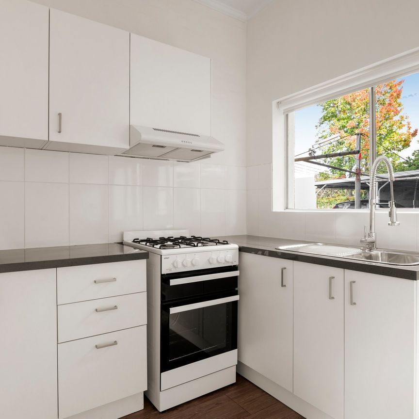 Studio Apartment Available In Desirable Toorak - Photo 1