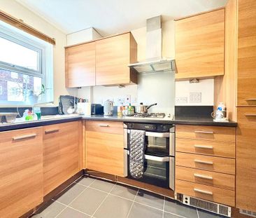 3 bedroom end of terrace house to rent - Photo 1