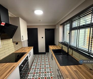 3 bedroom terraced house to rent - Photo 6