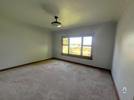 For Lease – 3 Bedroom Home with a Large double garage in Summerhill, TAS - Photo 2