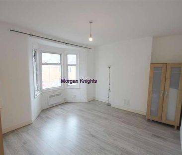 Greenleaf Road, East Ham, E6 - Photo 3