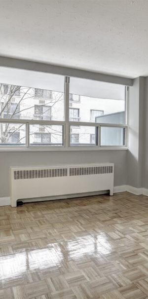 The Kingsview - Photo 2