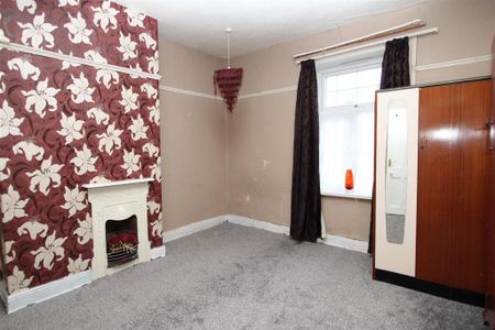 4 bedroom end of terrace house to rent - Photo 5