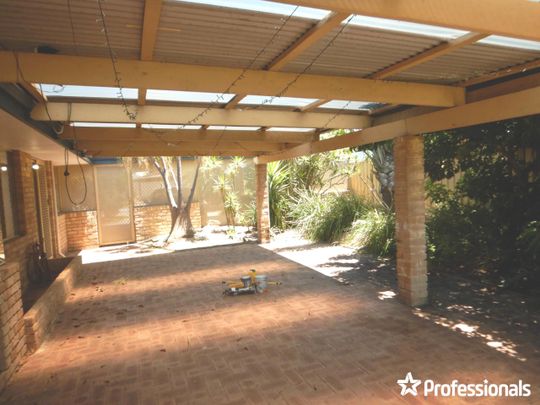 65 Forest Lakes Drive, Thornlie WA 6108 - Photo 1