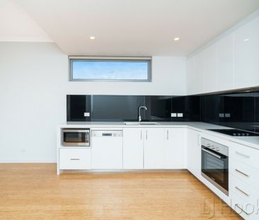 2 Bedroom Apartment in Great Location! - Photo 1